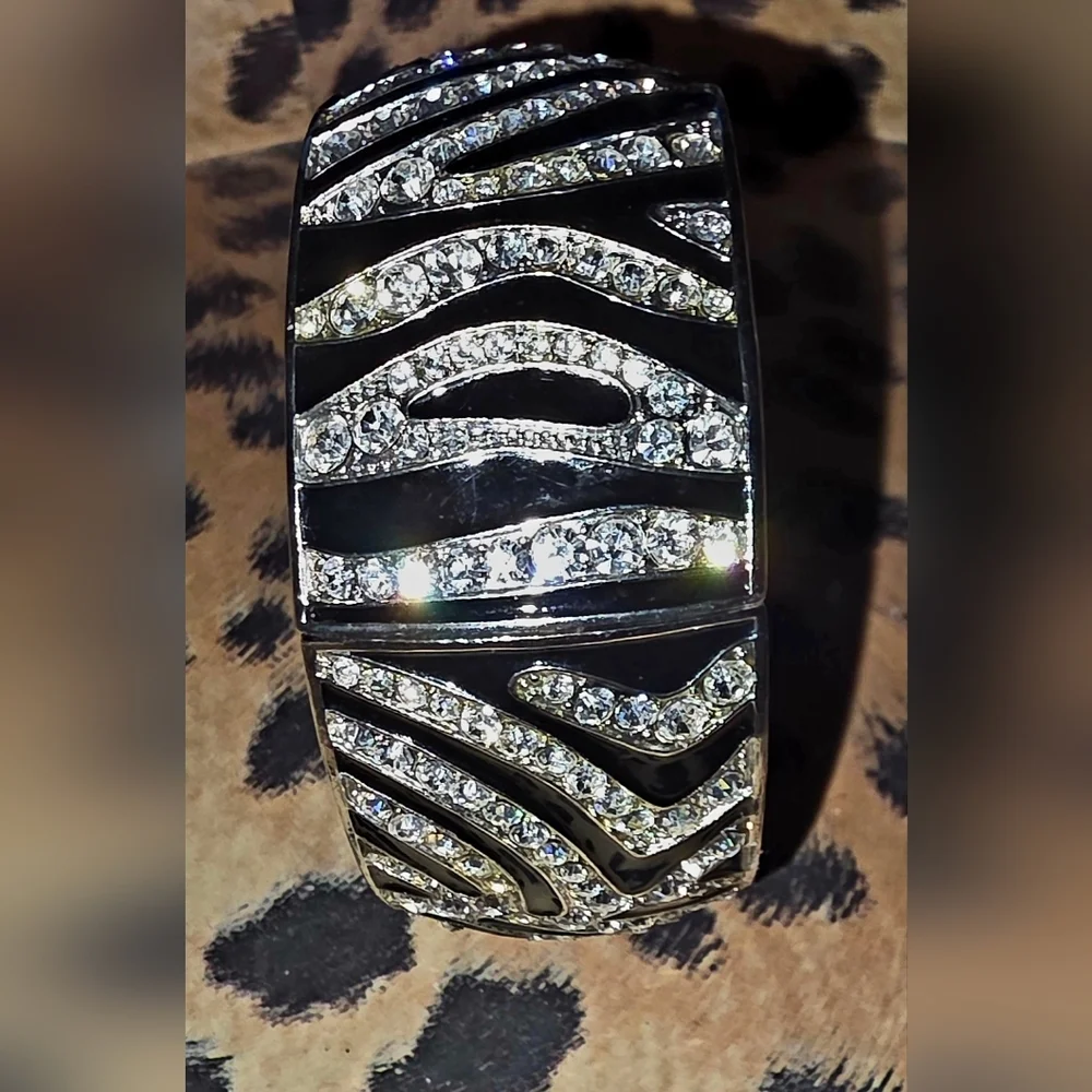 📣Vintage Hinged Cuff Bracelet FASHION Silvertone Black 🖤 Enamel Rhinestones 🦓